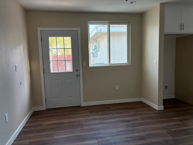 1211 W Jackman St #101 — Photo 5