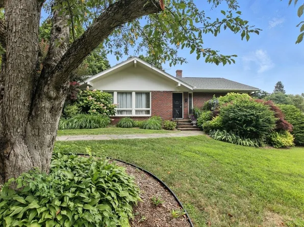 27 Carol Ln, Holyoke, MA 01040