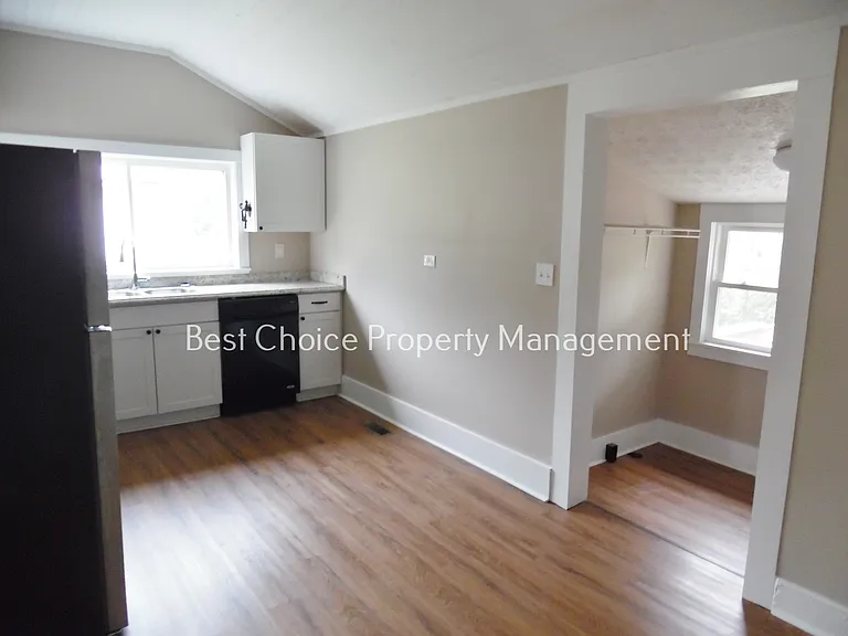 115 E Beattie St — Photo 4