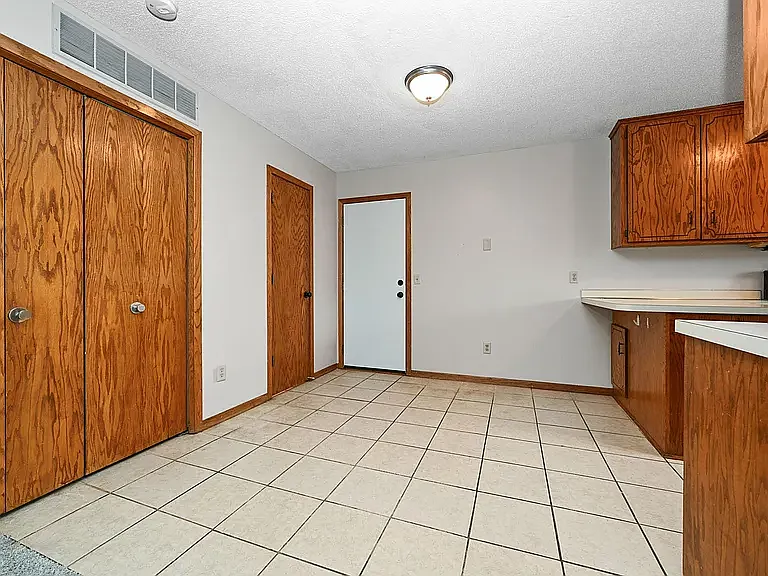 2 bed, 1.5 bath, 1052 sqft, $1,795 — Photo 3