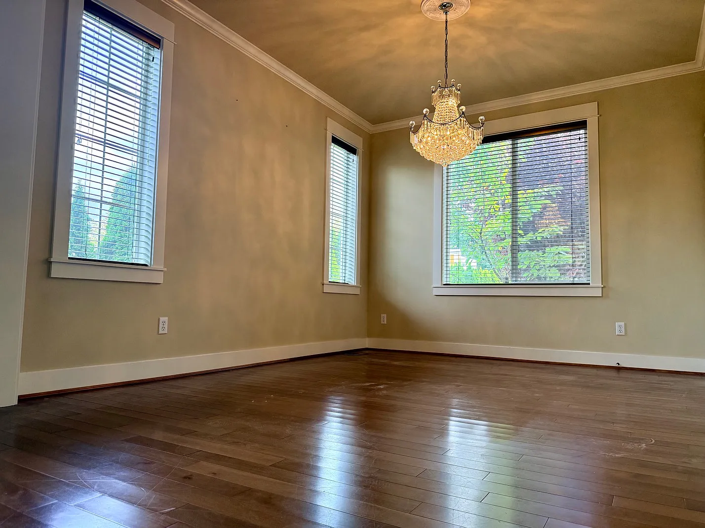4 bed, 4049 sqft, $8,500 — Photo 3
