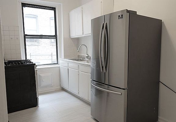 3rd image of 712 W 175th St APT 3B