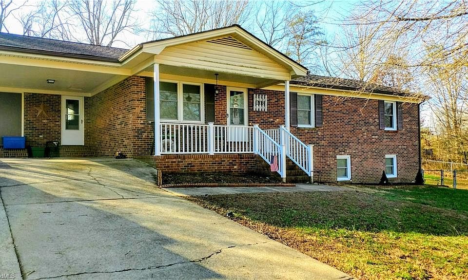 1st image of 208 Cedarwood Dr
