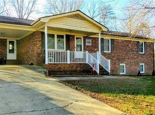 208 Cedarwood Dr, Eden, NC 27288