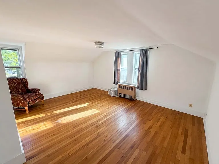 35 Maple St — Photo 8