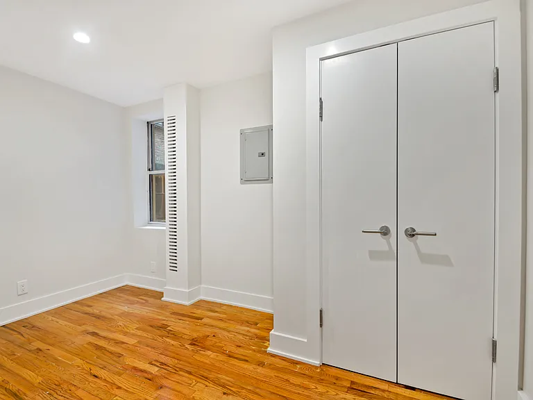 98 Christopher St #4 — Photo 5