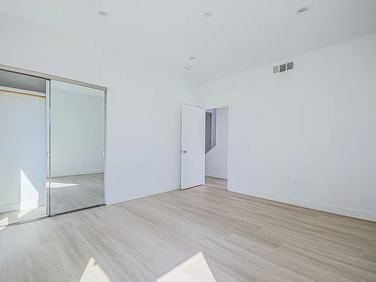 Luxury 2026 Townhomes with Massive Bedrooms + Decks with Views — Photo 82