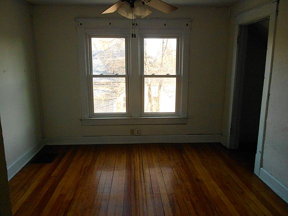 4th image of 233 N 14th 1/2 St