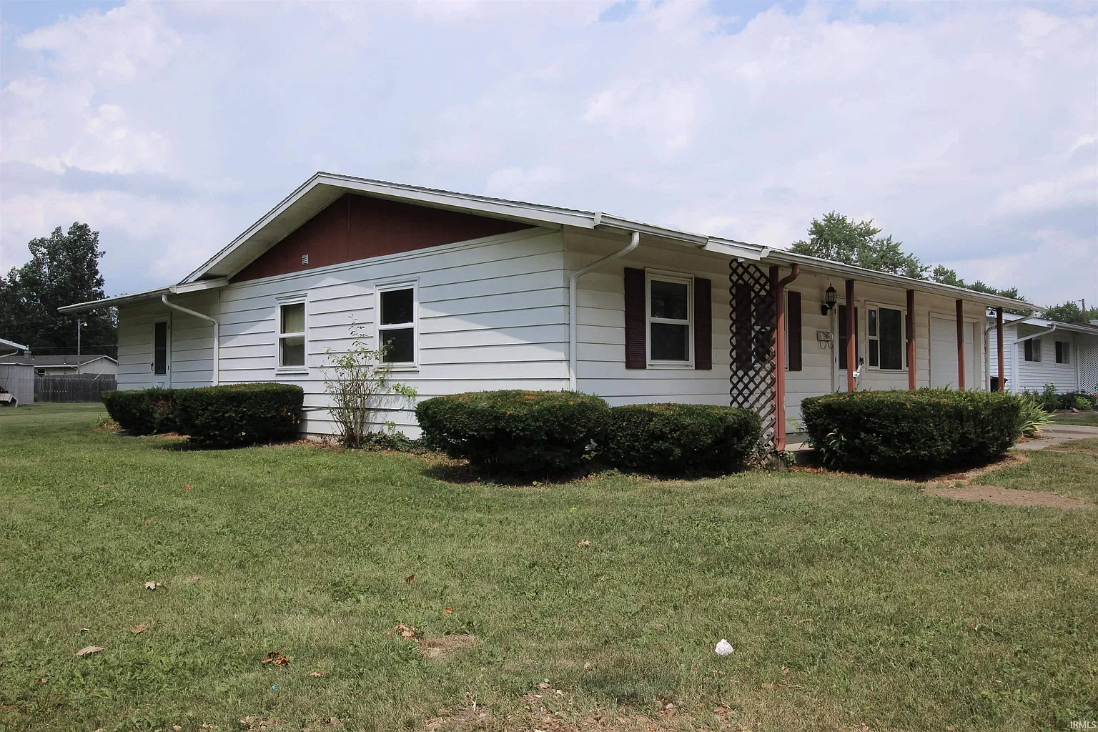 1205 Larch Ln photo 1
