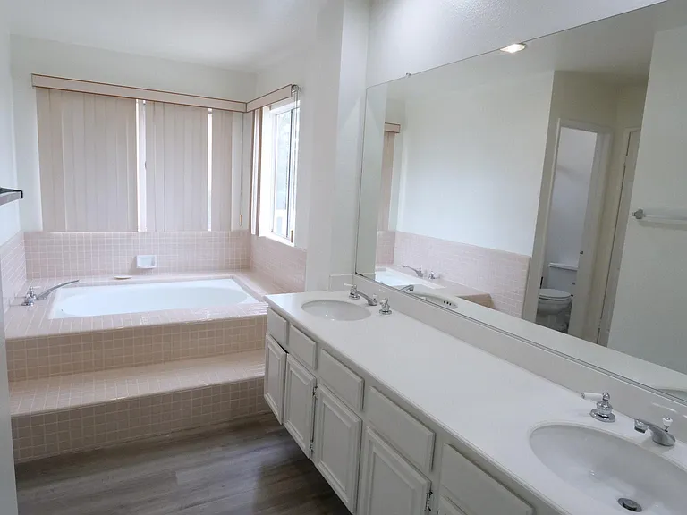 25051 Amberwood — Photo 13