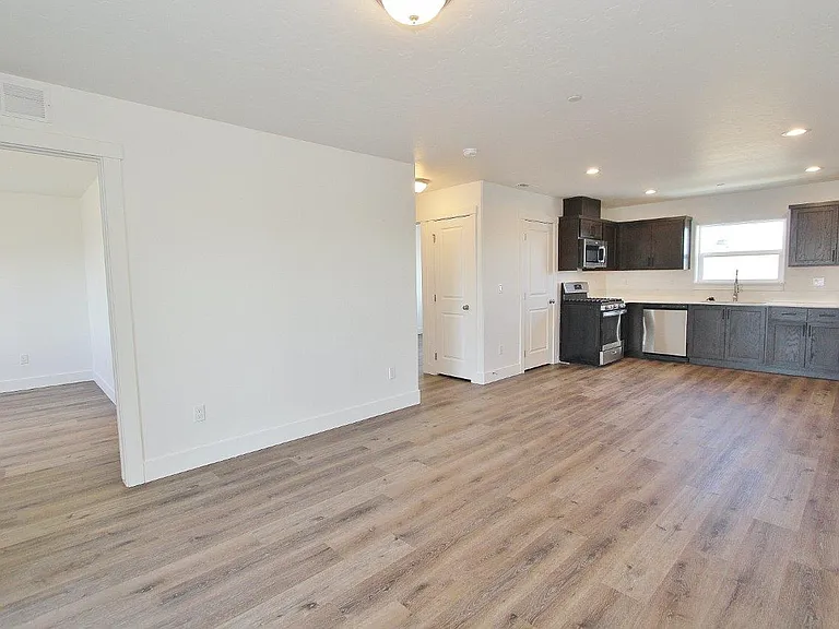 1060 Bighorn St #B — Photo 6