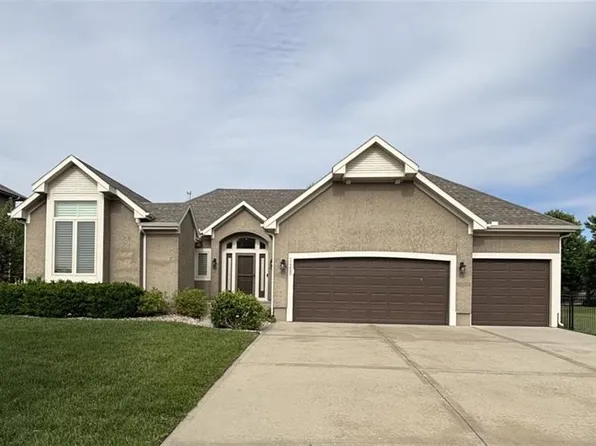 11260 S Whitehall St, Olathe, KS 66061