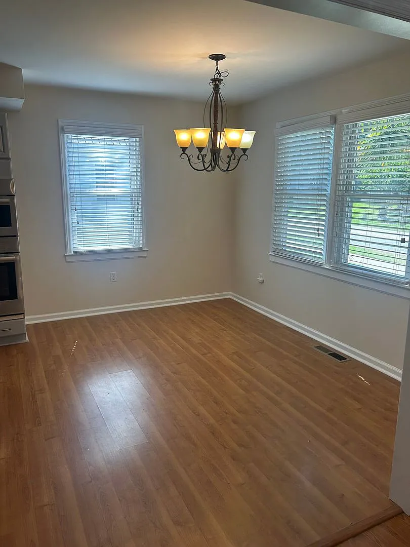 Simpsonville, 3bd/1ba, 1392+sf — Photo 4