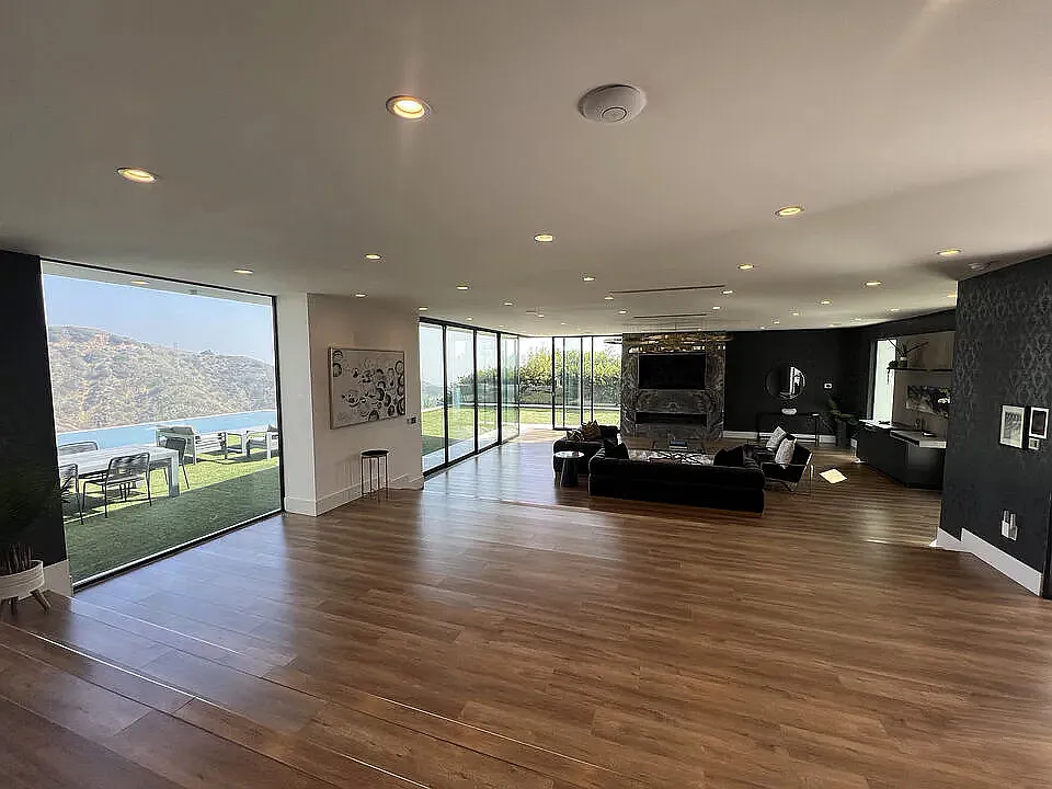 4 bed, 5.5 bath, 5101 sqft, $39,500 — Photo 2