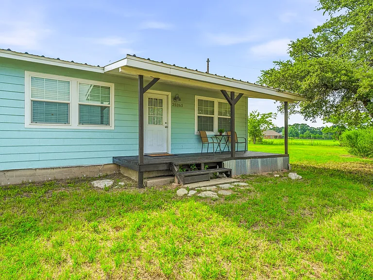 25263 N Highway 281 — Photo 3