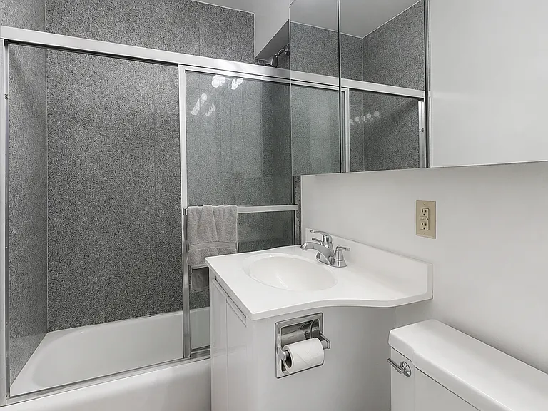 201 W 21st St #14G — Photo 9