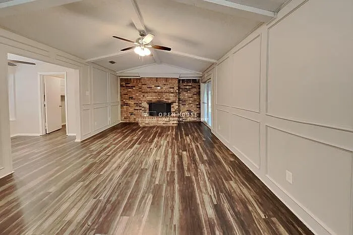 3 bed, 2.0 bath, 1614 sqft, $2,020 — Photo 3