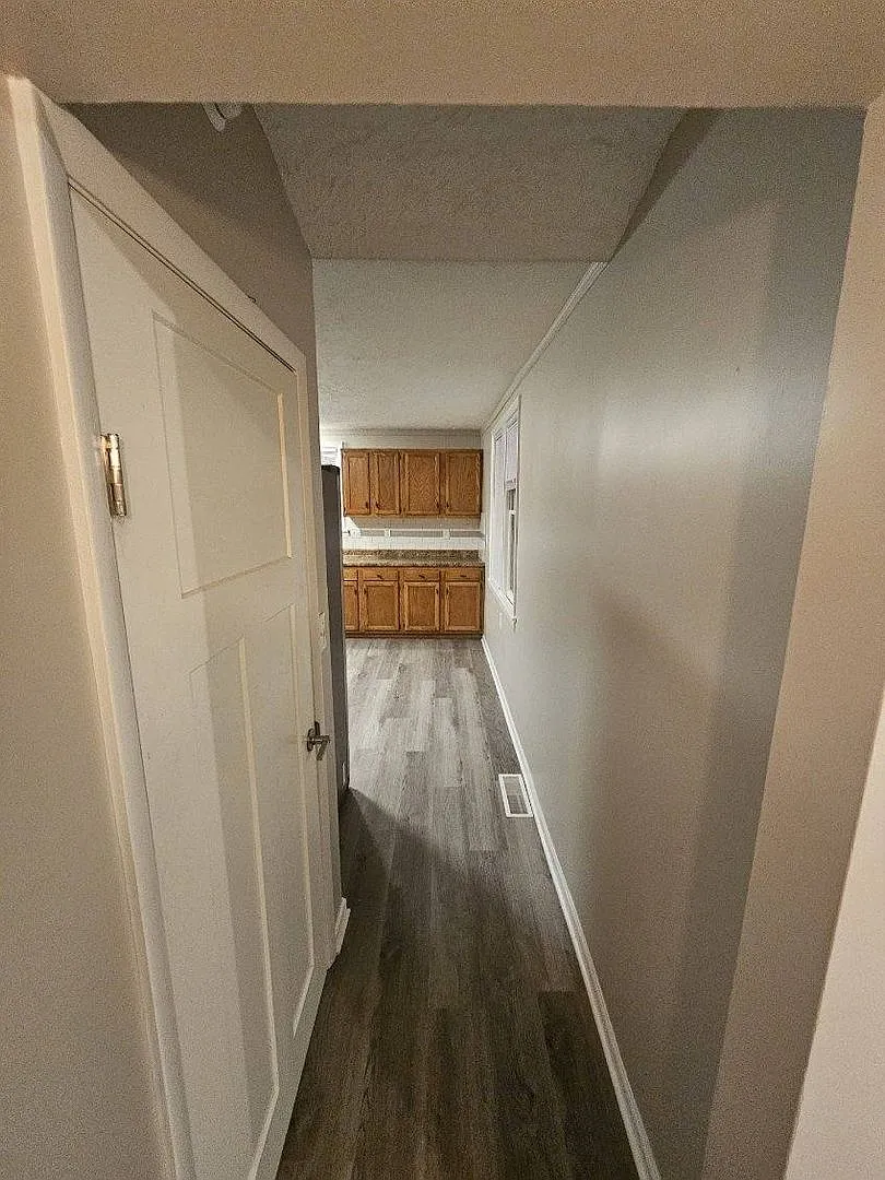 3/1 Newly remodeled, with detached garage — Photo 4