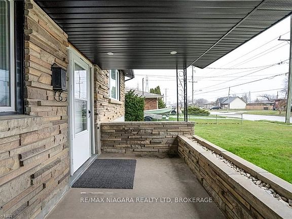 3rd image of 1075 Ontario Rd