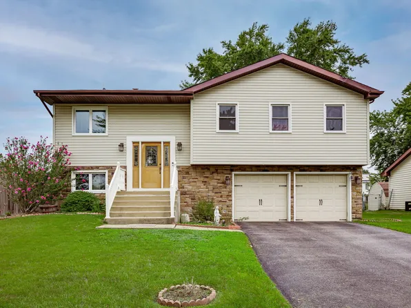 1780 Nautilus Ln, Hanover Park, IL 60133
