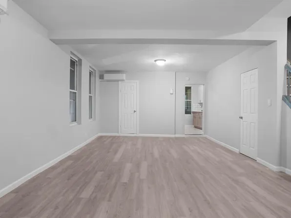 2448 Webb Avenue image 9 of 27