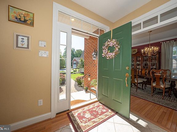 3rd image of 12 Shady Brook Ln