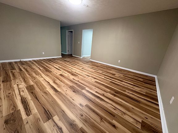 5th image of 48 Camelot Dr