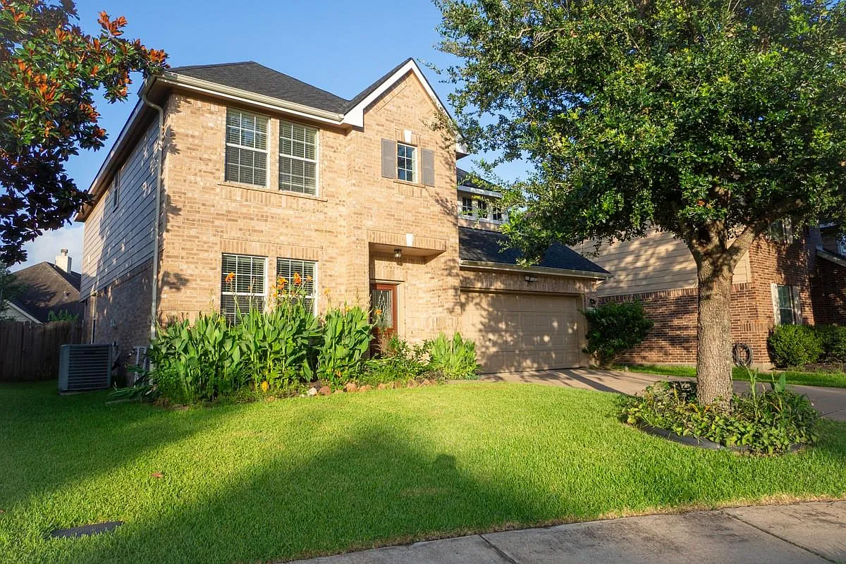 5 bed, 3.0 bath, 2377 sqft, $2,450 — Photo 4
