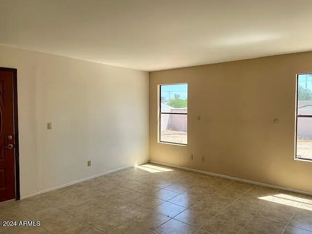 1543 N La Rosa Dr — Photo 9