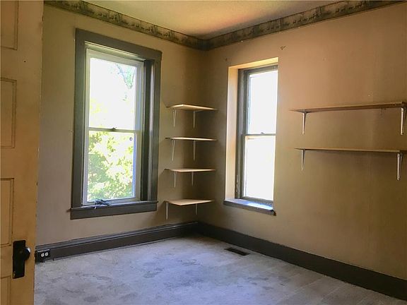 3rd image of 1419 Felix St
