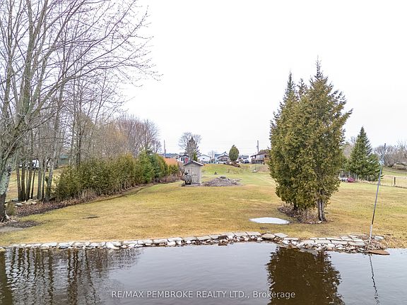 5th image of 48 Lacroix Bay Rd