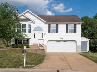 105 Pebble Ct, Imperial, MO 63052