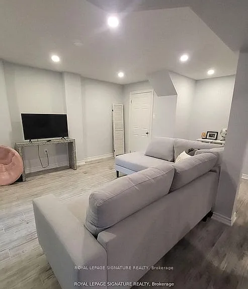 24 Homerton Ave #BASEMENT STUDIO — Photo 2