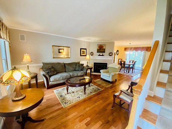4th image of 255 Emerald Dr