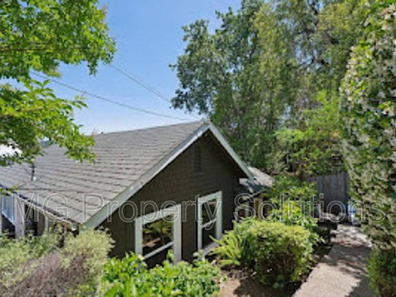 3rd image of 21 Humboldt Ave