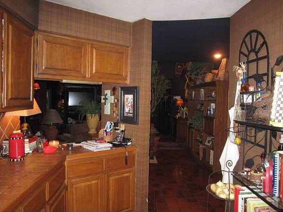 kitchen pass through area