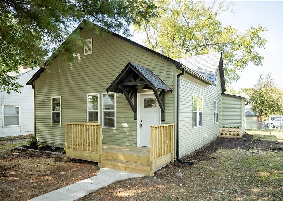 1st image of 900 S Vermont Ave