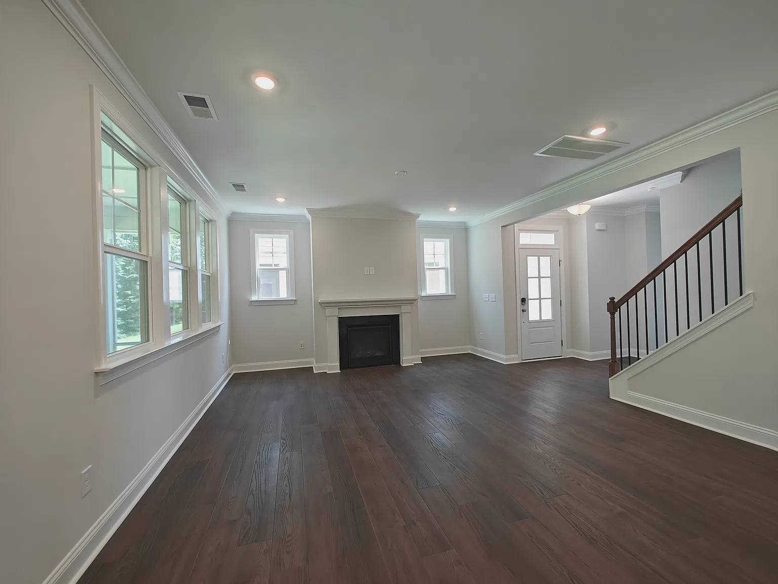 4 bed, 2543 sqft, $2,550 — Photo 3