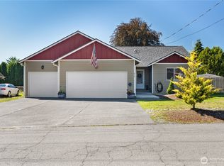 615 N 3rd St, Elma, WA 98541