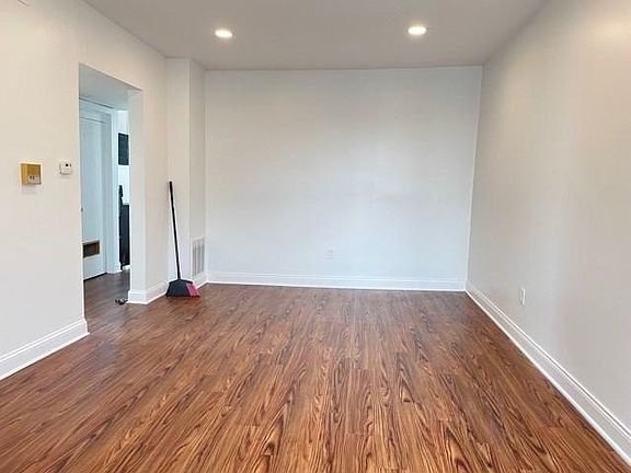 5th image of 2740 W Cortland St #6