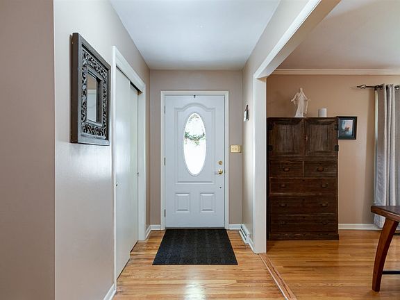 3rd image of 112 S Dartmouth Dr