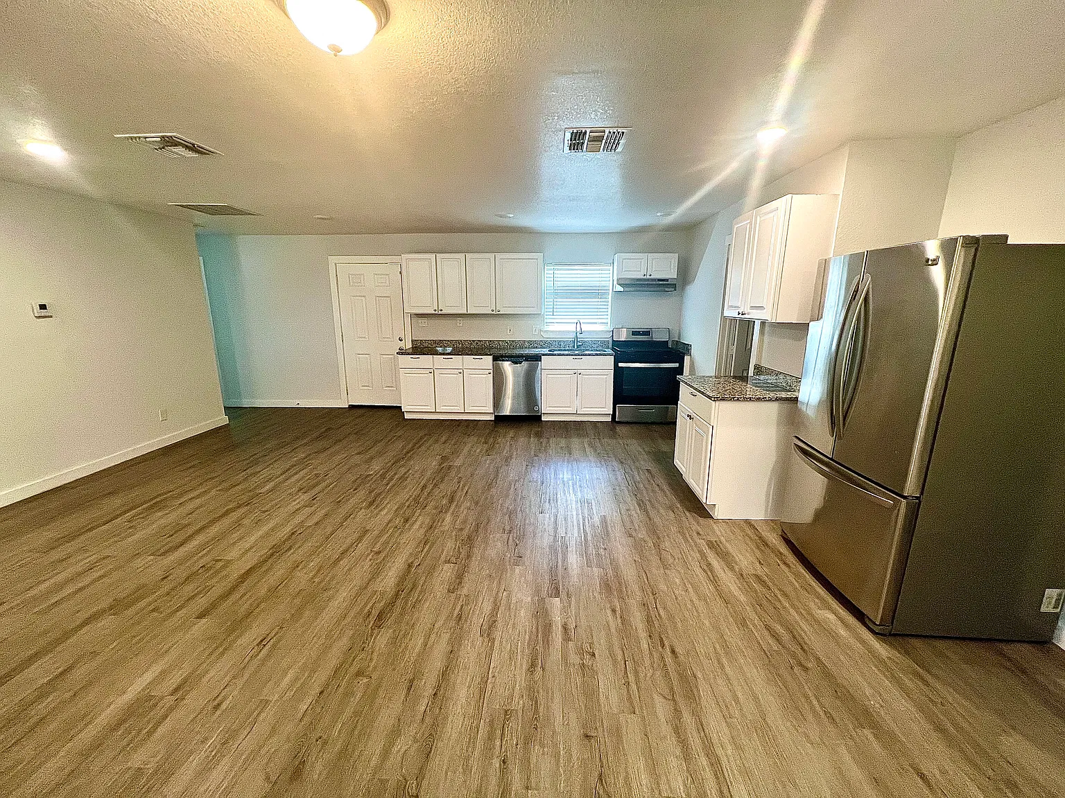 4 bed, 1326 sqft, $1,650 — Photo 4