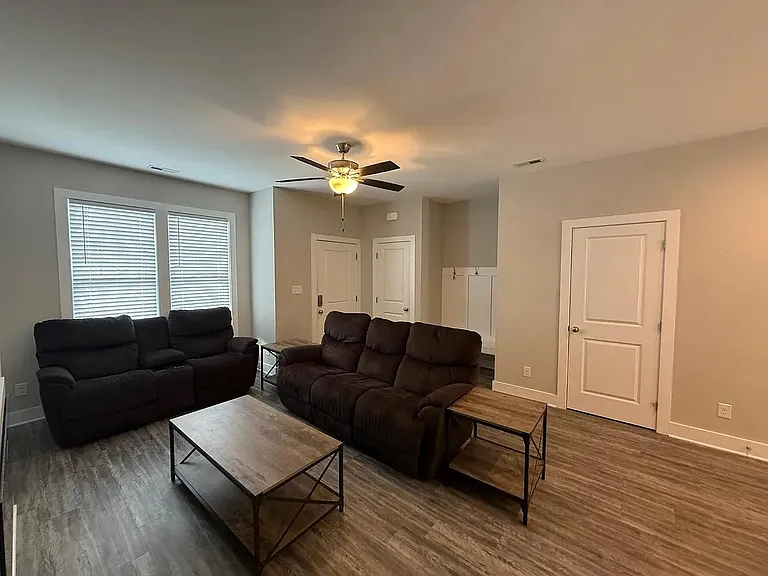 49 Cuddington Ln — Photo 3