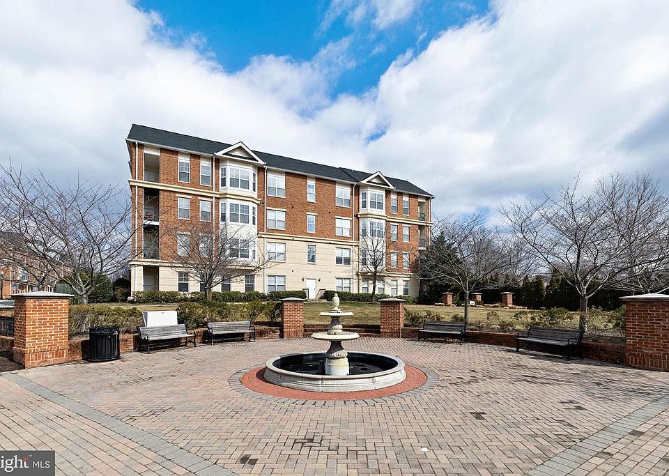 Fortnightly Square Condos  in downtown Herndon