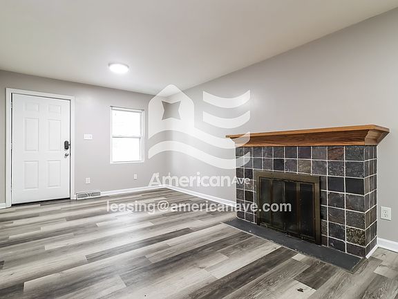 941244_001_living_room_2.jpg