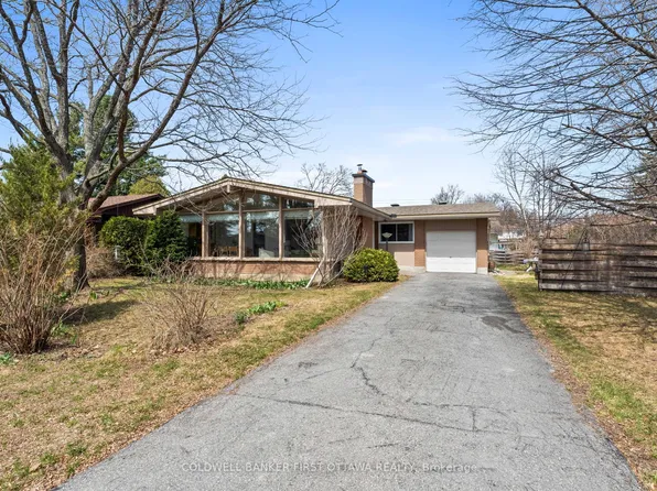54 Evergreen Dr, Ottawa, ON K2H 6C9