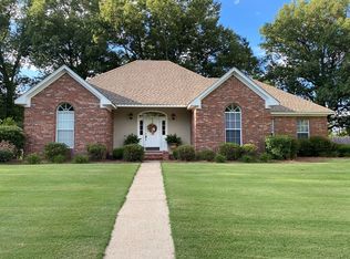 92 Oak Meadow Dr, Grenada, MS 38901