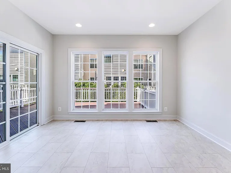 43583 White Cap Ter — Photo 11