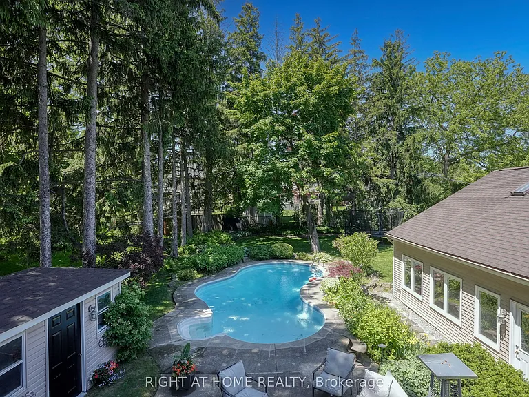 461 Lakeshore Rd W — Photo 1