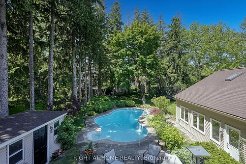 461 Lakeshore Rd W Photo 1